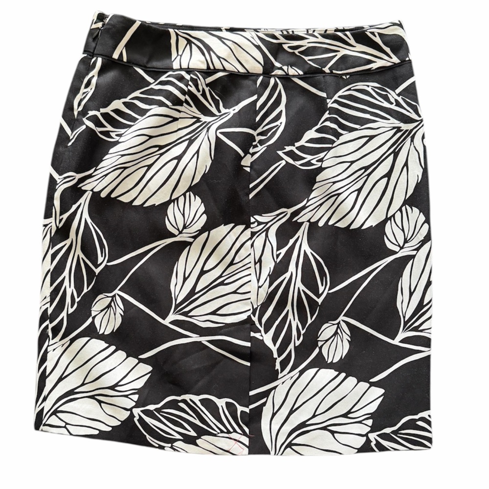 LOFT Black and White Leaf Pattern Mini Skirt NWT - image 2
